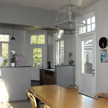 Petit Chateau A La Campagne. *