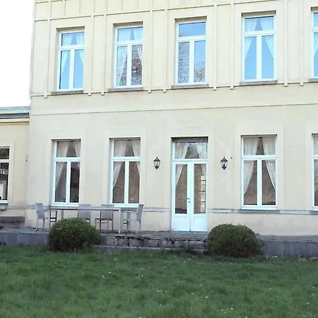 Vila Petit Chateau A La Campagne.