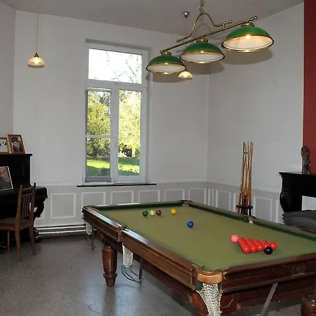 Petit Chateau A La Campagne. *