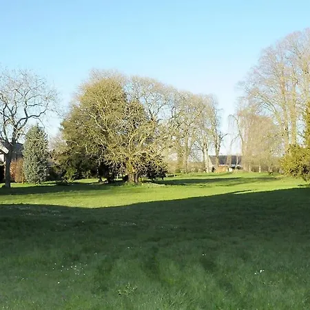 Petit Château à La Campagne. Villa *