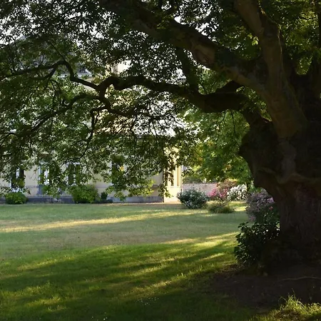 Petit Chateau A La Campagne. *